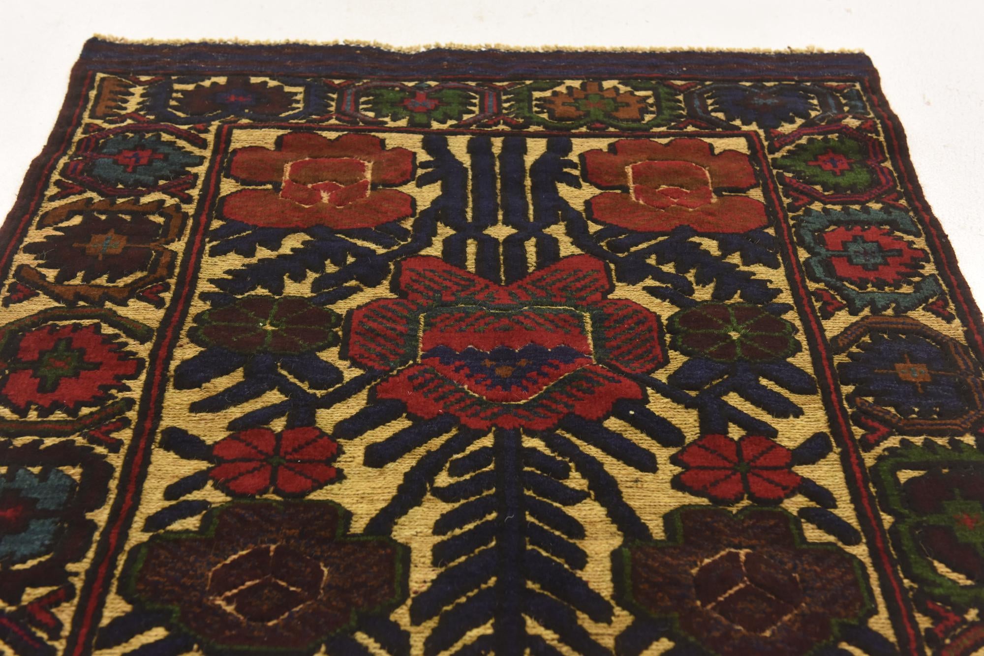 2' 9 x 4' 6 Hand Knotted Sumak Wool Rug