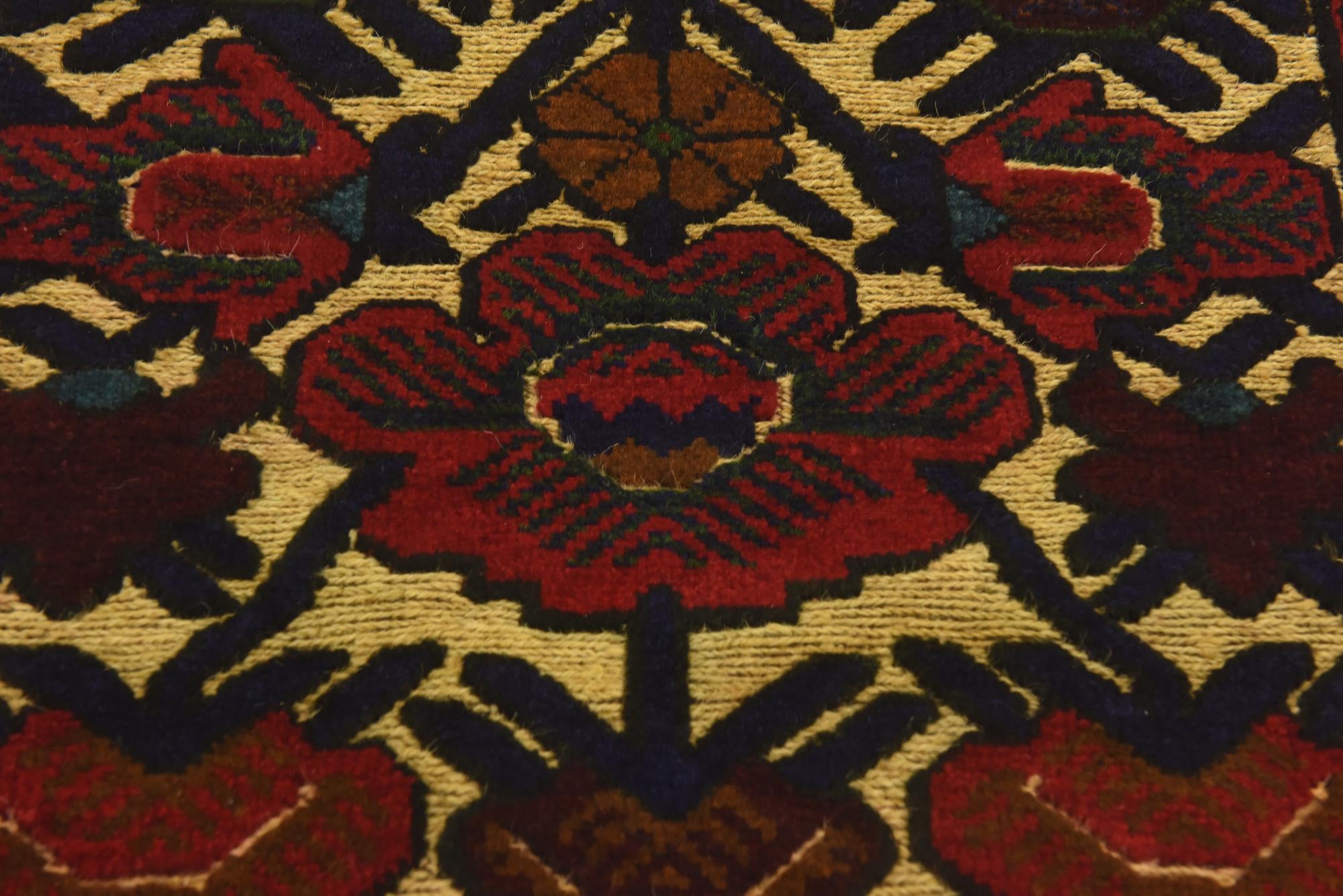 2' 9 x 4' 6 Hand Knotted Sumak Wool Rug