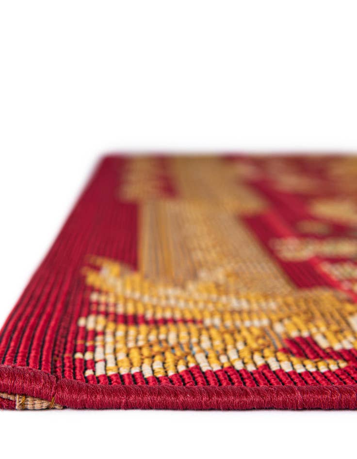 Detail image of 7' 10 x 7' 10  Washable Traditional Indoor / Outdoor Square Rug