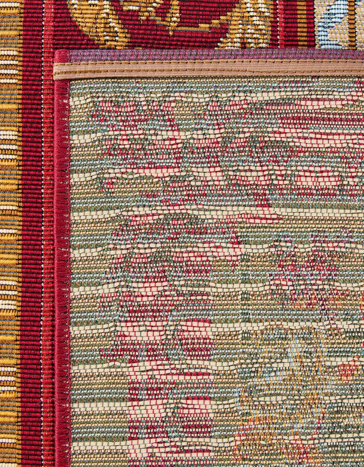 Detail image of 7' 10 x 7' 10  Washable Traditional Indoor / Outdoor Square Rug