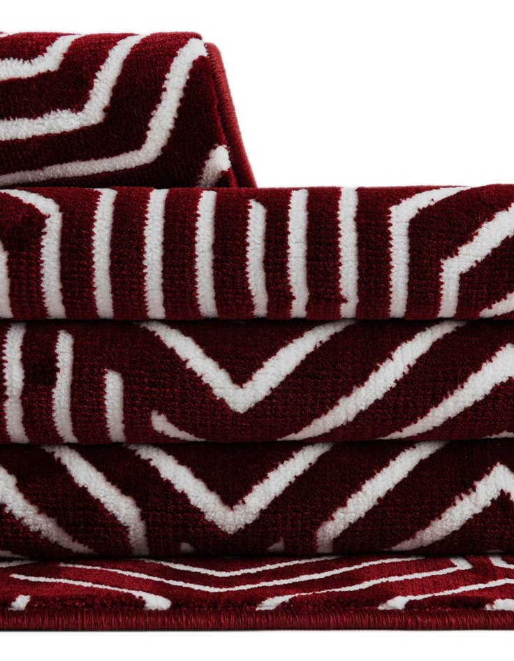 Detail image of 2' x 6' Aakaar Runner Rug