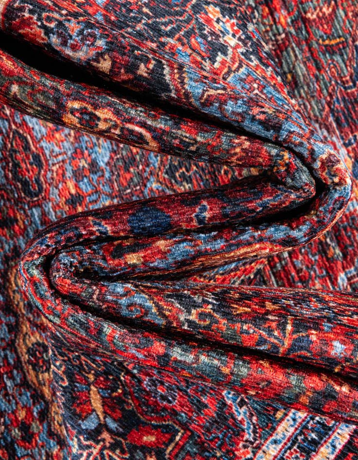 Detail image of 3' 6 x 3' 6 Washable Timeless Round Rug