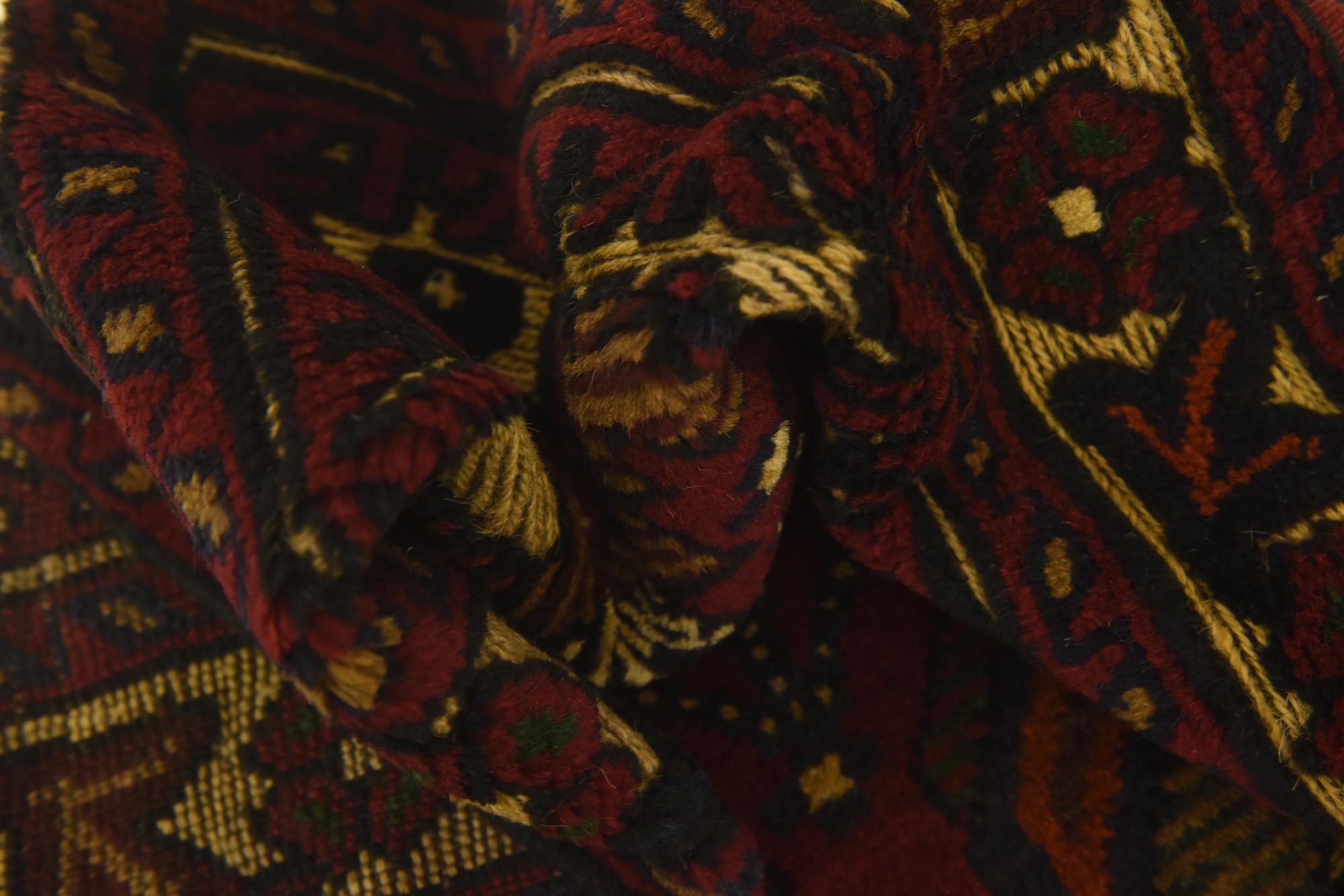 2' 6 x 4' 7 Hand Knotted Sumak Wool Runner Rug