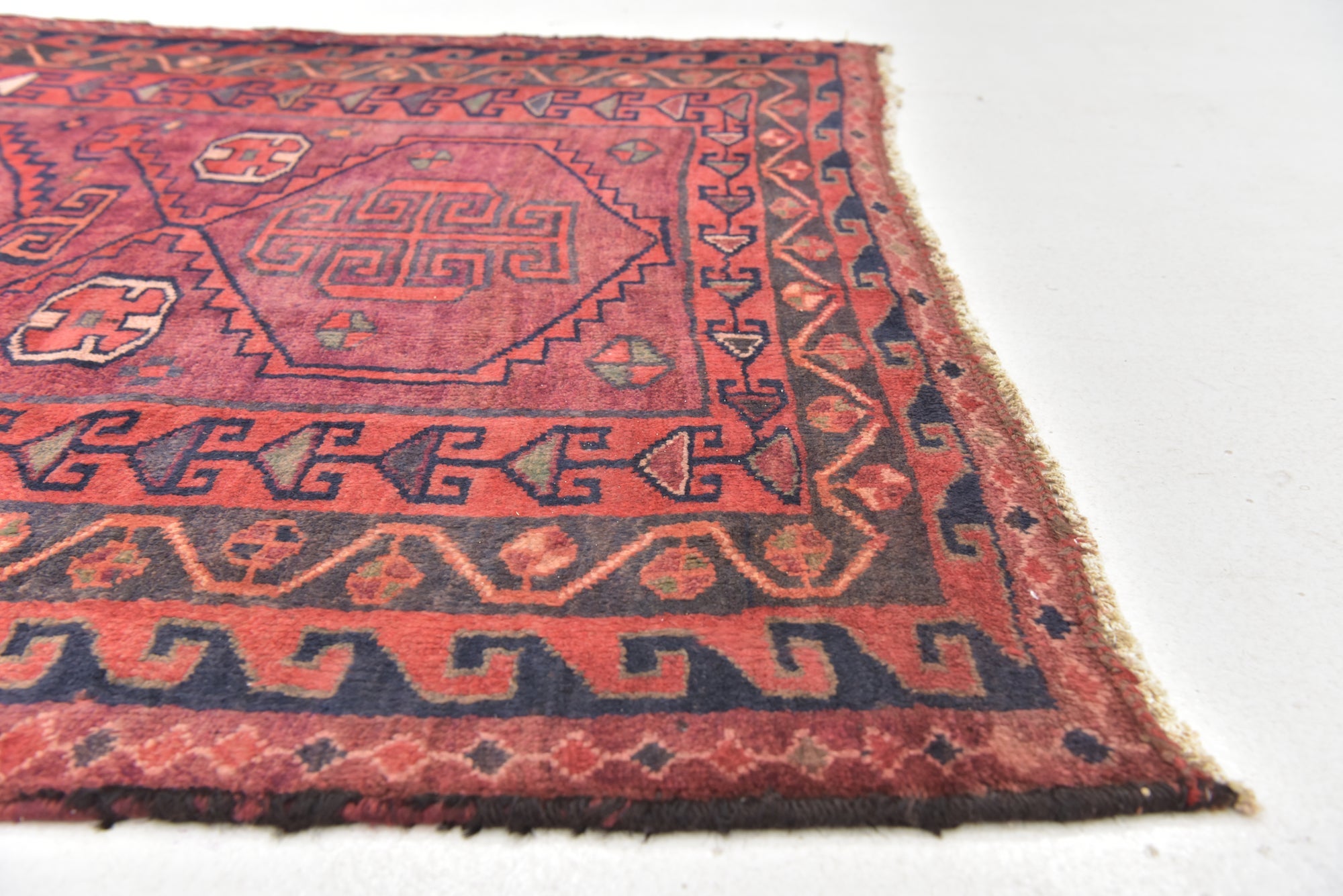 4' 7 x 4' 7 Shiraz Wool Square Rug