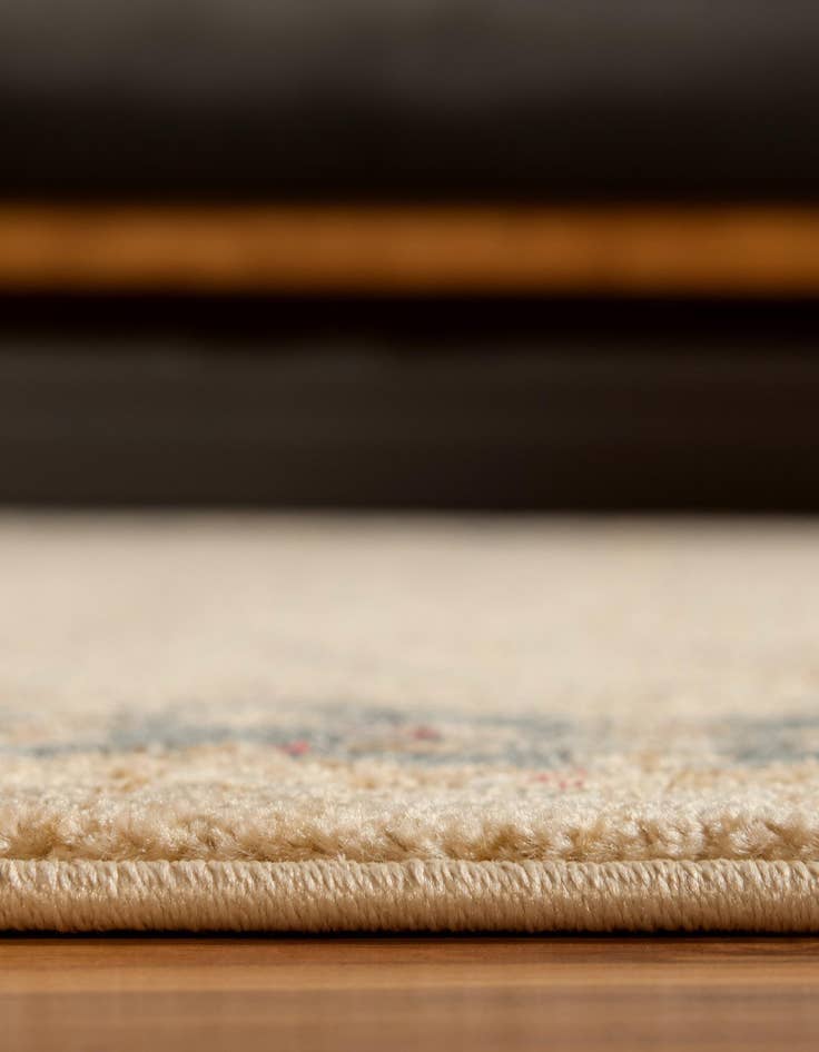 Detail image of 8' x 8' Kensington Round Rug