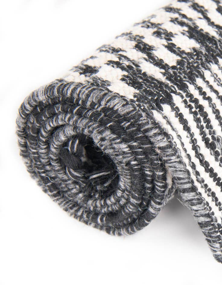 Detail image of 7' 10 x 10' Easy-Clean Eco Bohemian Indoor / Outdoor Rug