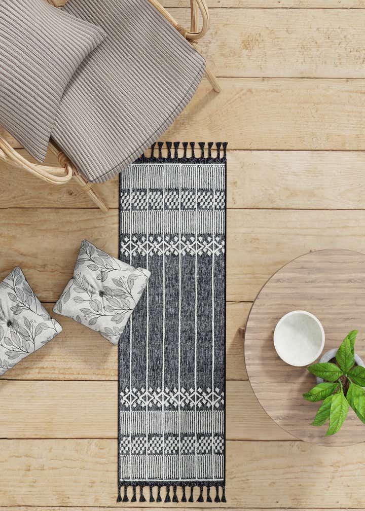 2' 2 x 5' 1 Easy-Clean Eco Bohemian Indoor / Outdoor Runner Rug