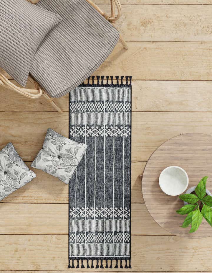 2' 2 x 6' 7 Easy-Clean Eco Bohemian Indoor / Outdoor Runner Rug