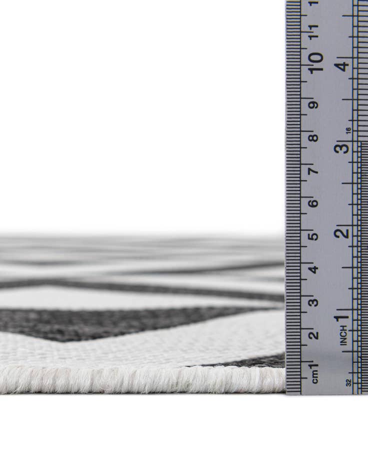 Detail image of 4' 1 x 4' 1 Easy-Clean Jill Zarin Indoor / Outdoor Octagon Rug