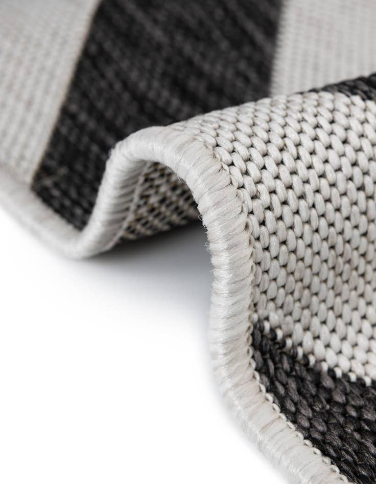 Detail image of 4' 1 x 4' 1 Easy-Clean Jill Zarin Indoor / Outdoor Octagon Rug