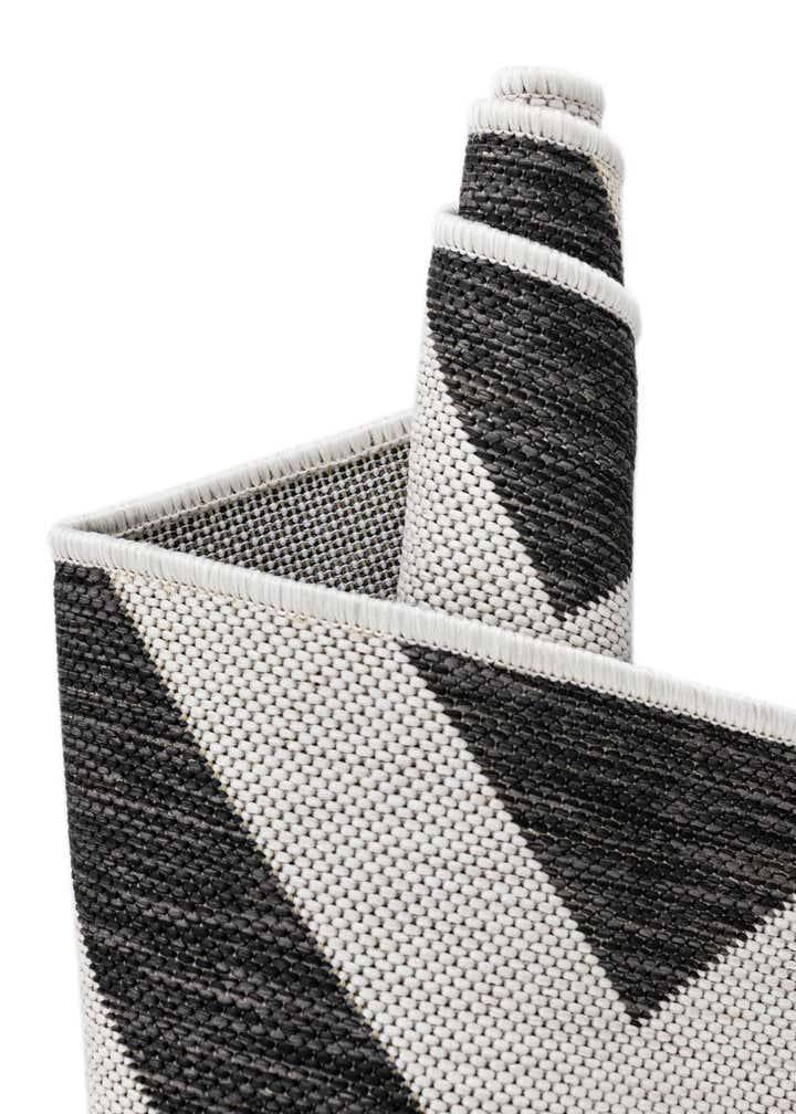 4' 1 x 4' 1 Easy-Clean Jill Zarin Indoor / Outdoor Octagon Rug