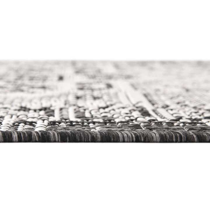 7' 10 x 7' 10 Easy-Clean Aztec Indoor / Outdoor Octagon Rug