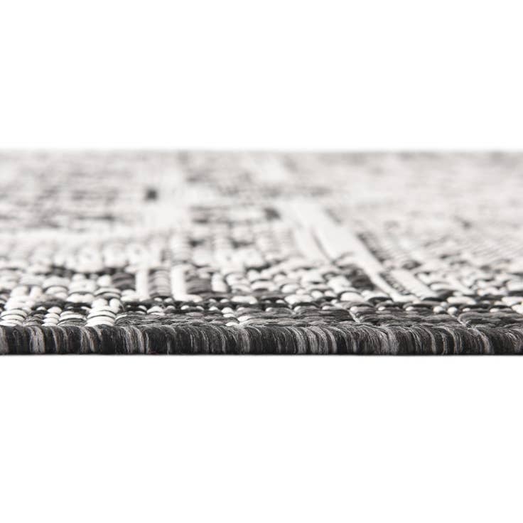 Detail image of 7' 10 x 7' 10 Easy-Clean Aztec Indoor / Outdoor Octagon Rug