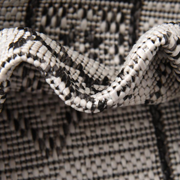 Detail image of 7' 10 x 7' 10 Easy-Clean Aztec Indoor / Outdoor Octagon Rug
