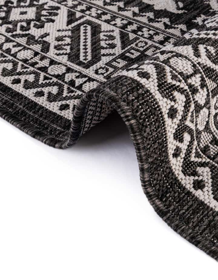 7' 10 x 7' 10 Easy-Clean Aztec Indoor / Outdoor Octagon Rug