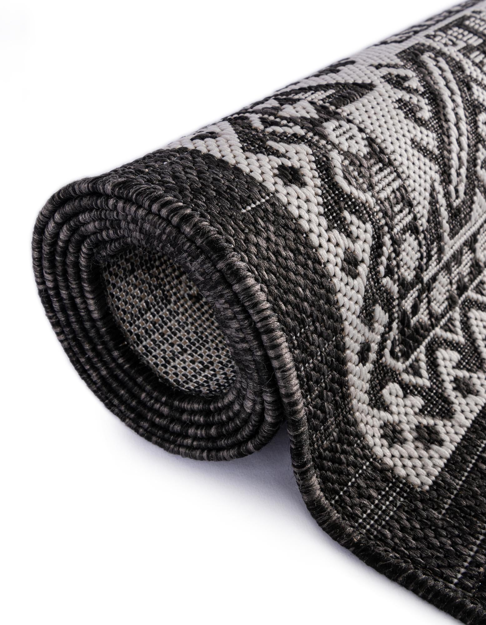 7' 10 x 7' 10 Easy-Clean Aztec Indoor / Outdoor Octagon Rug