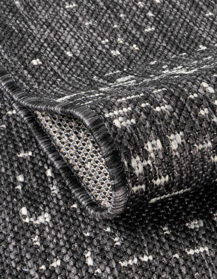 Detail image of 7' 10 x 7' 10 Easy-Clean Modern Indoor / Outdoor Octagon Rug