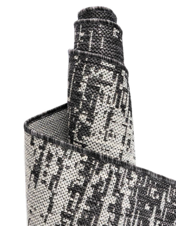 Detail image of 5' 3 x 5' 3  Washable Modern Indoor / Outdoor Octagon Rug