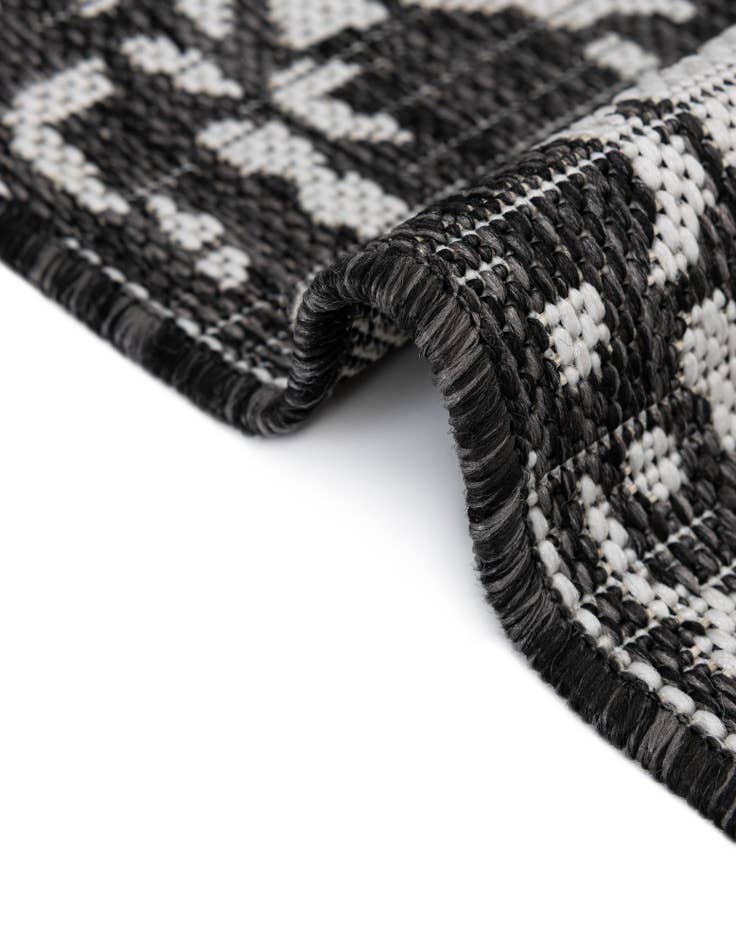 Detail image of 5' 3 x 8' Easy-Clean Jill Zarin Dubai Indoor / Outdoor Oval Rug