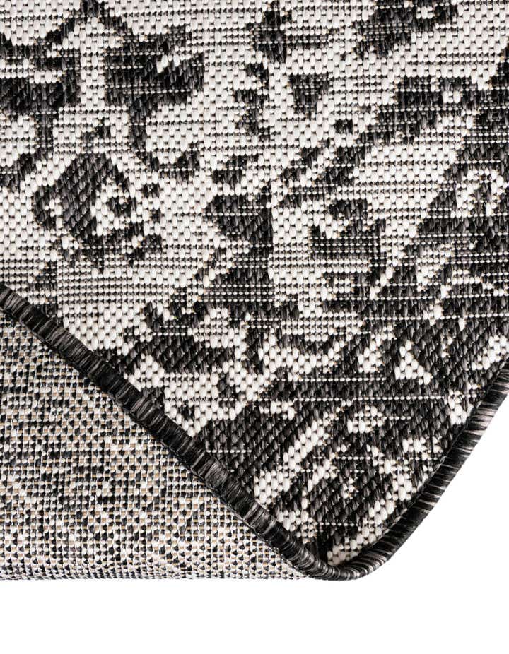 5' 3 x 8' Easy-Clean Jill Zarin Dubai Indoor / Outdoor Oval Rug