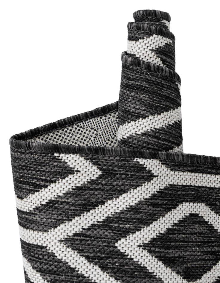 Detail image of 7' 10 x 10' Easy-Clean Jill Zarin Turks and Caicos Indoor / Outdoor Oval Rug