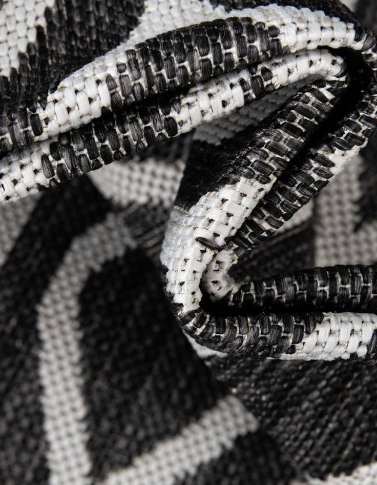 Detail image of 7' 10 x 10'  Washable Jill Zarin Turks and Caicos Indoor / Outdoor Oval Rug