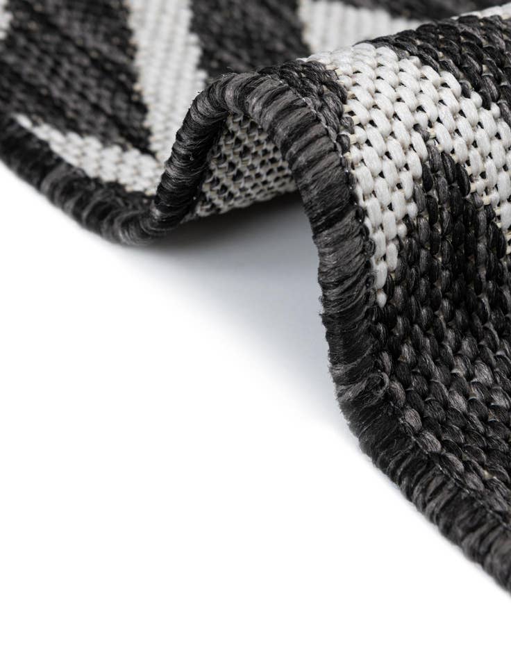 Detail image of 7' 10 x 10'  Washable Jill Zarin Turks and Caicos Indoor / Outdoor Oval Rug