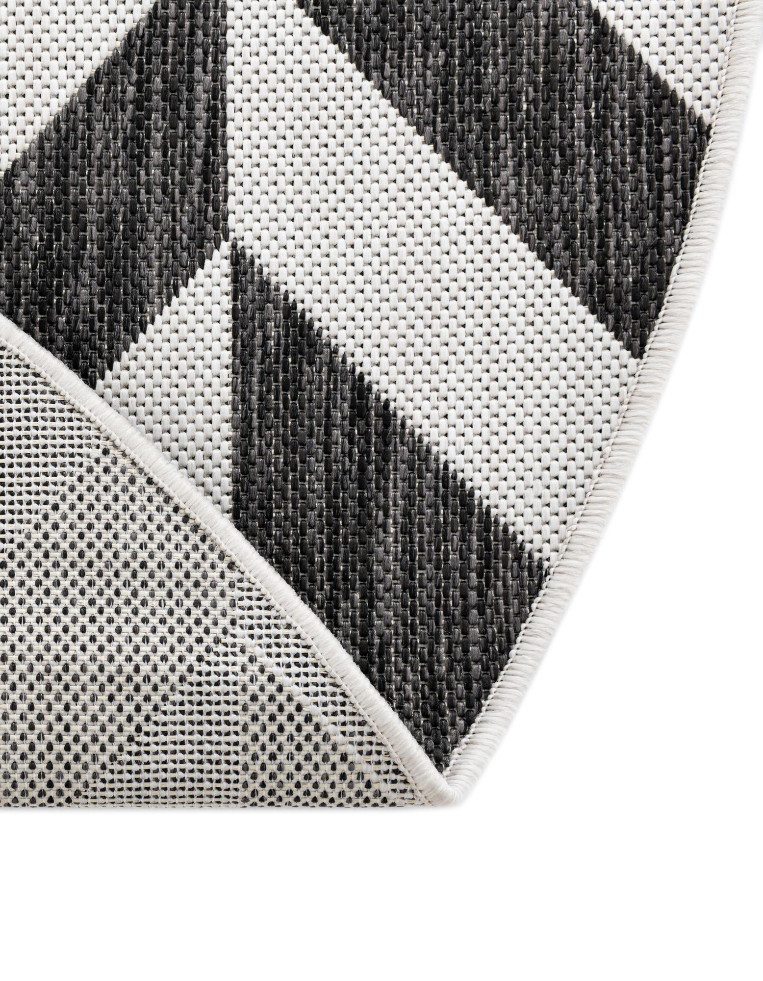 5' 3 x 8' Easy-Clean Jill Zarin Napa Indoor / Outdoor Oval Rug