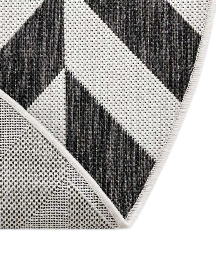5' 3 x 8' Easy-Clean Jill Zarin Napa Indoor / Outdoor Oval Rug