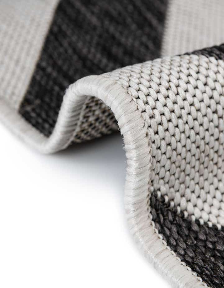 7' 10 x 10' Easy-Clean Jill Zarin Napa Indoor / Outdoor Oval Rug