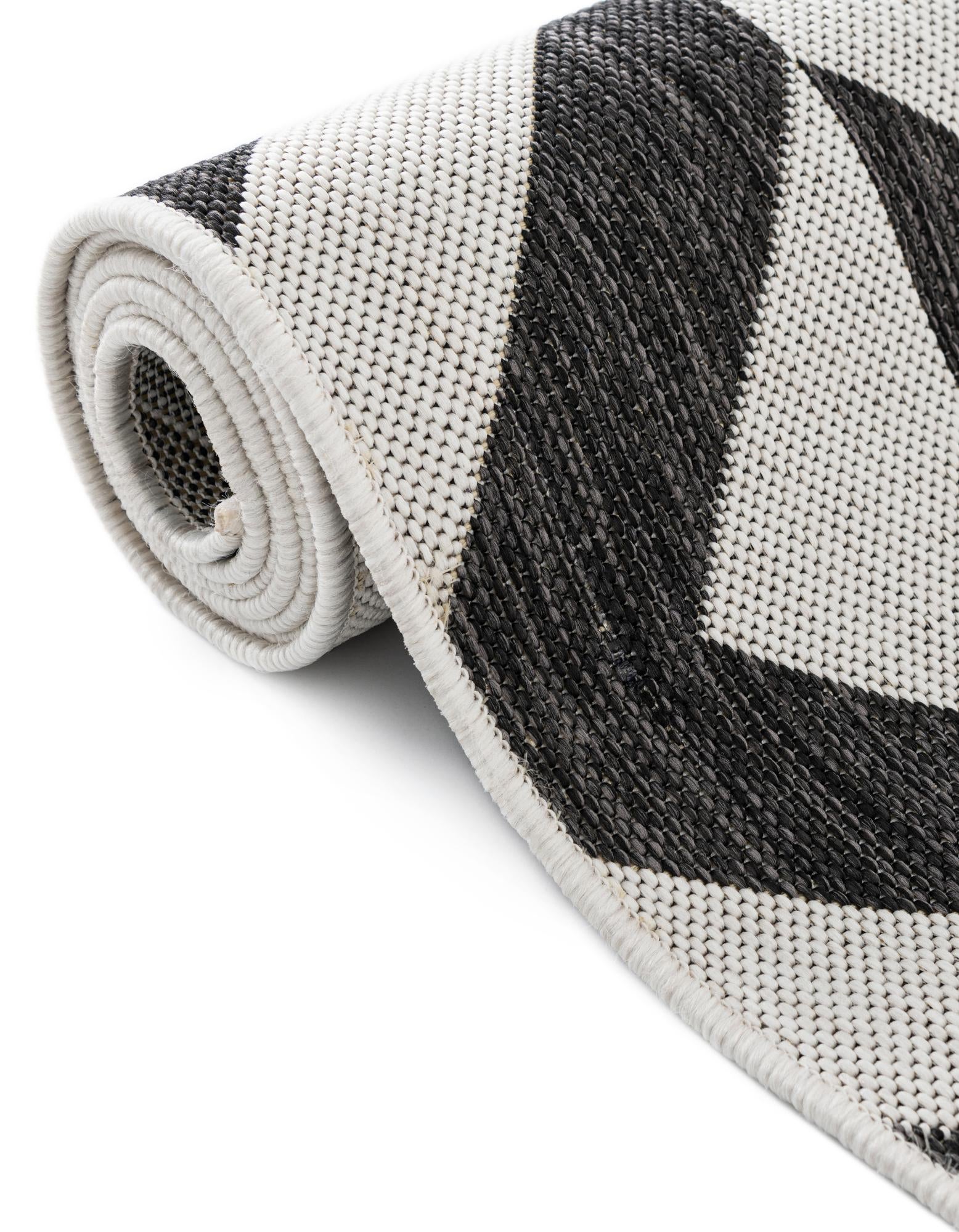 5' 3 x 8' Easy-Clean Jill Zarin Napa Indoor / Outdoor Oval Rug