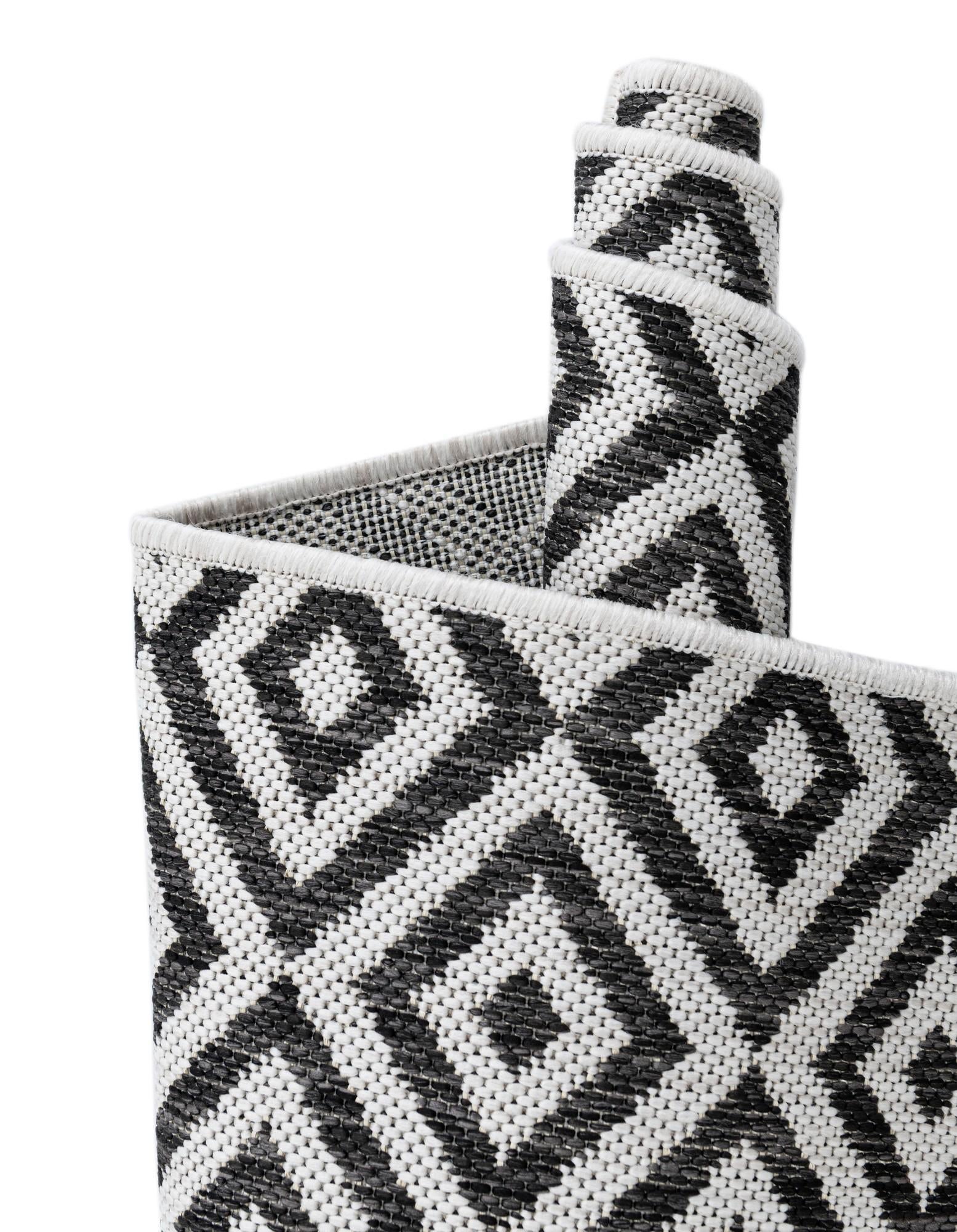5' 3 x 8' Easy-Clean Jill Zarin Costa Rica Indoor / Outdoor Oval Rug