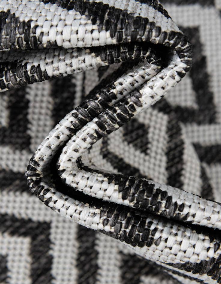 Detail image of 5' 3 x 8' Easy-Clean Jill Zarin Costa Rica Indoor / Outdoor Oval Rug