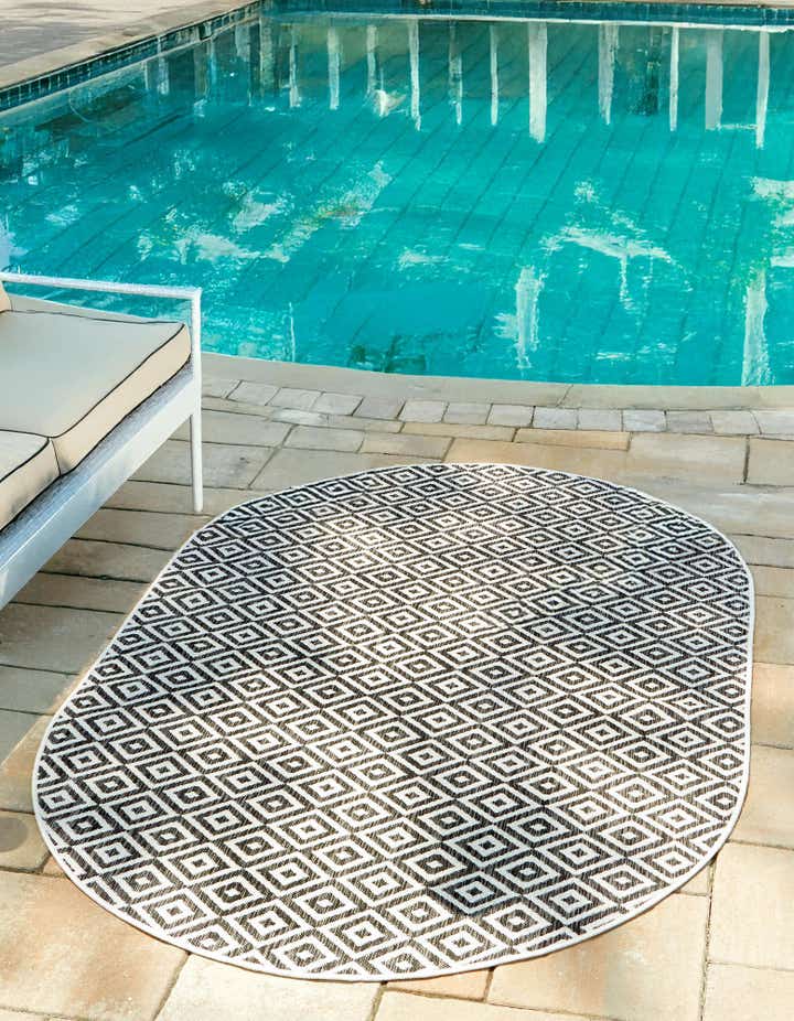 7' 10 x 10' Easy-Clean Jill Zarin Costa Rica Indoor / Outdoor Oval Rug