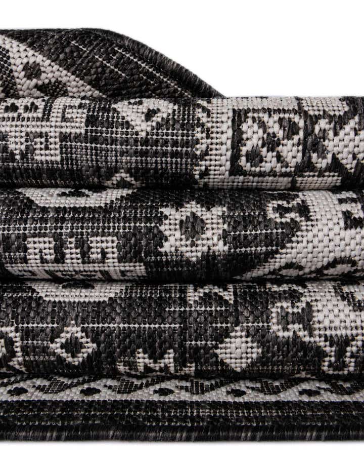 3' x 5' 3 Easy-Clean Aztec Indoor / Outdoor Oval Rug