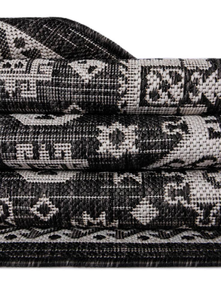 Detail image of 3' x 5' 3 Easy-Clean Aztec Indoor / Outdoor Oval Rug