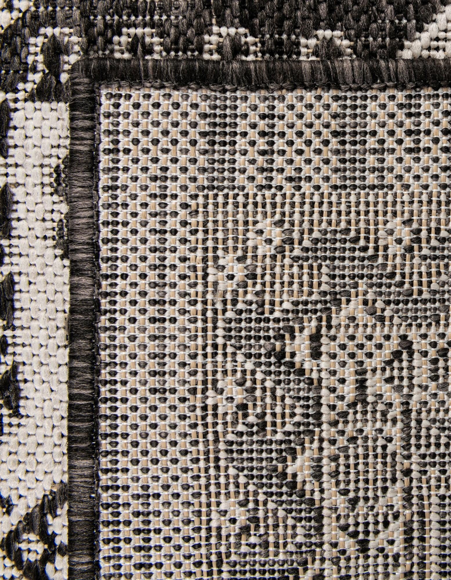 3' x 5' 3 Easy-Clean Aztec Indoor / Outdoor Oval Rug