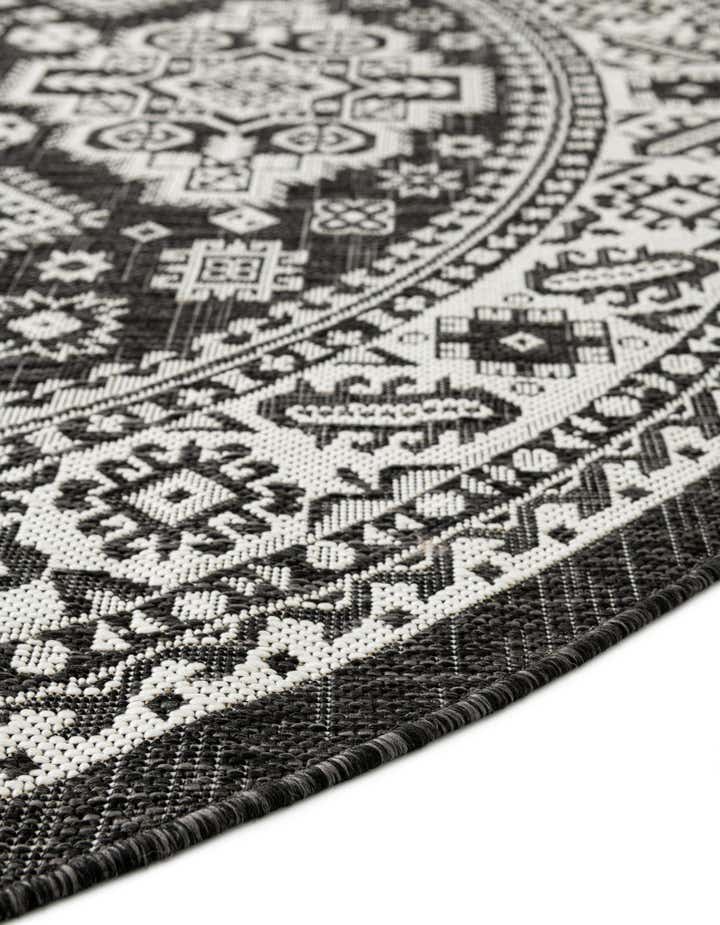 7' 10 x 10' Easy-Clean Aztec Indoor / Outdoor Oval Rug