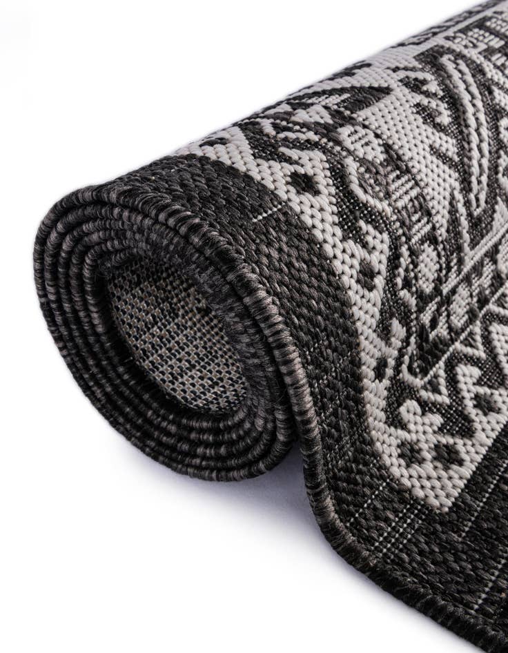 Detail image of 5' 3 x 8' Easy-Clean Aztec Indoor / Outdoor Oval Rug