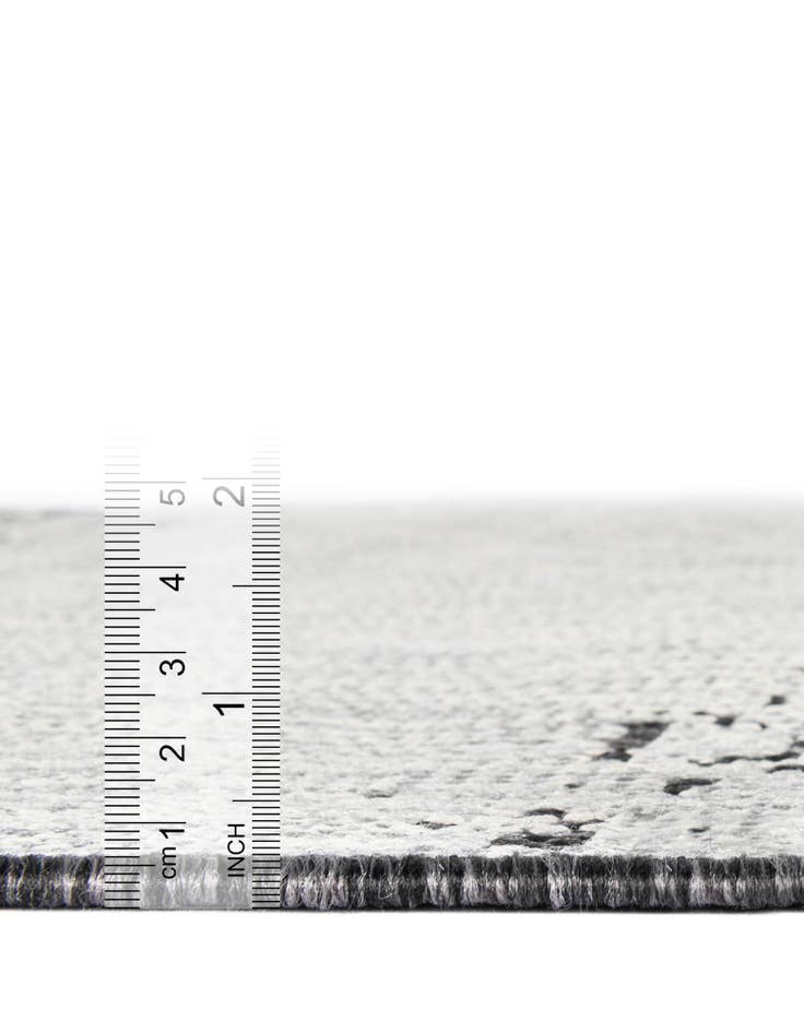 Detail image of 7' 10 x 10' Easy-Clean Modern Indoor / Outdoor Oval Rug
