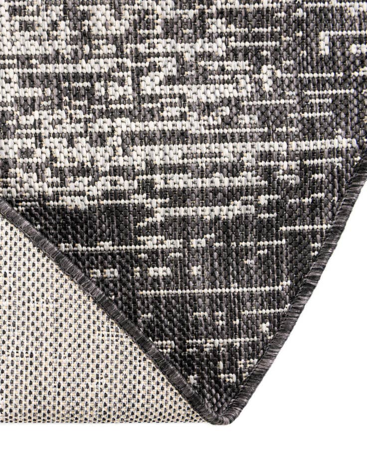 Detail image of 7' 10 x 10' Easy-Clean Modern Indoor / Outdoor Oval Rug