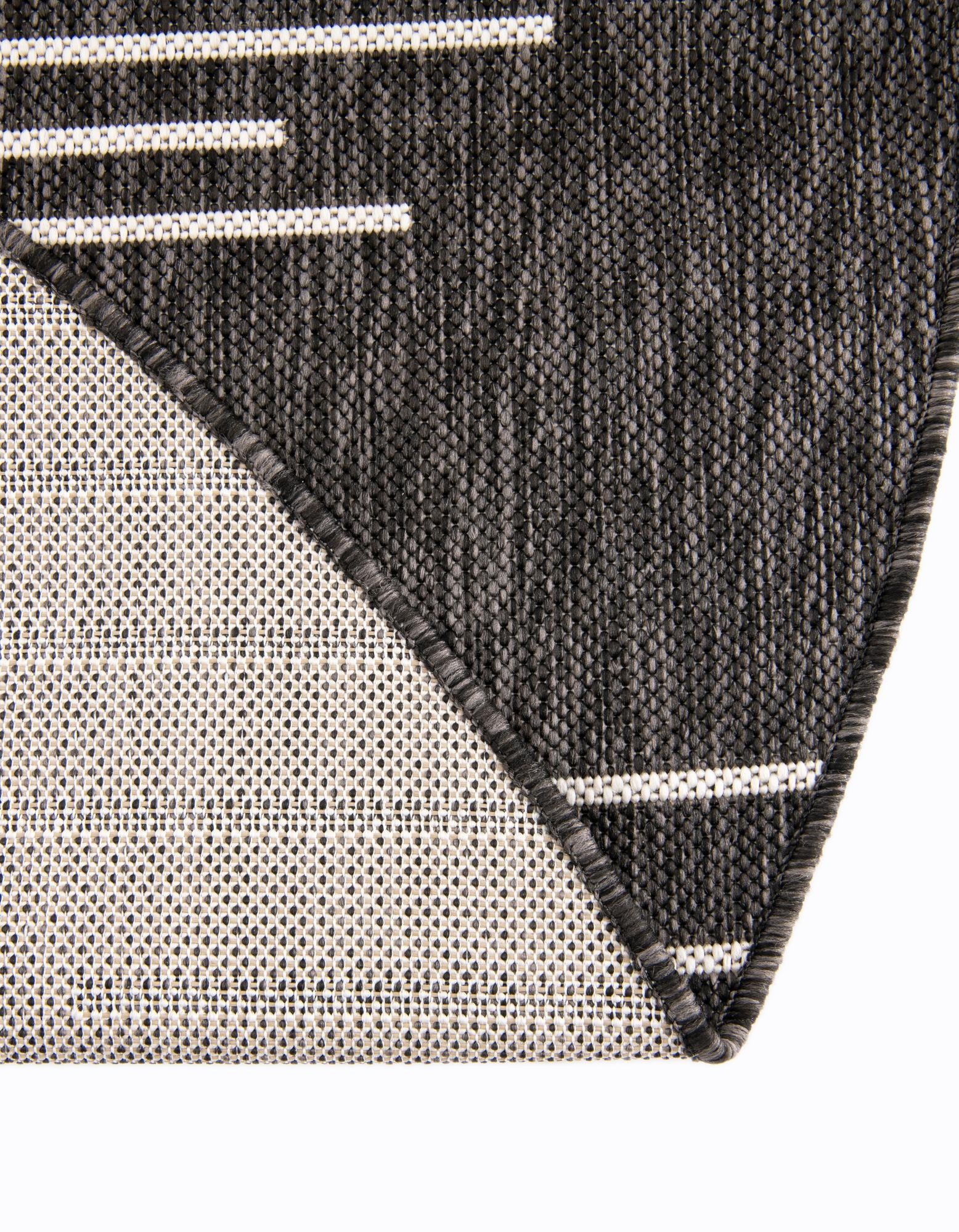 5' 3 x 8' Easy-Clean Modern Indoor / Outdoor Oval Rug