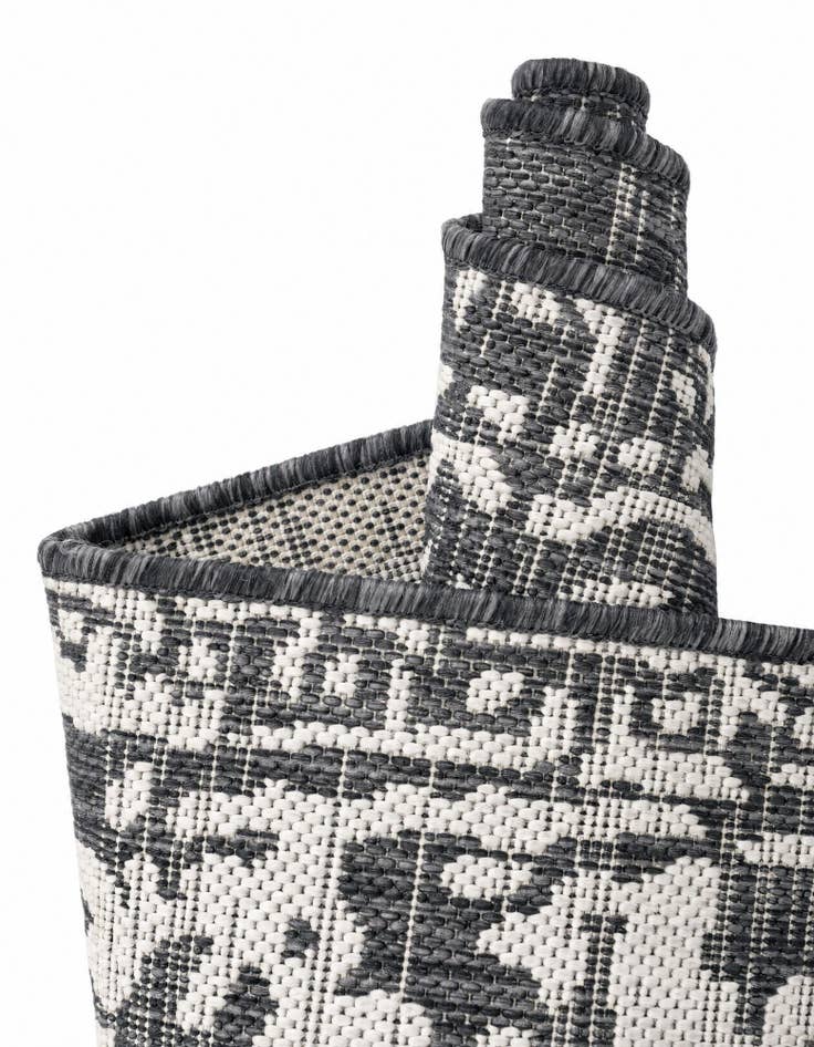 Detail image of 9' x 12' Easy-Clean Jill Zarin Dubai Indoor / Outdoor Rug