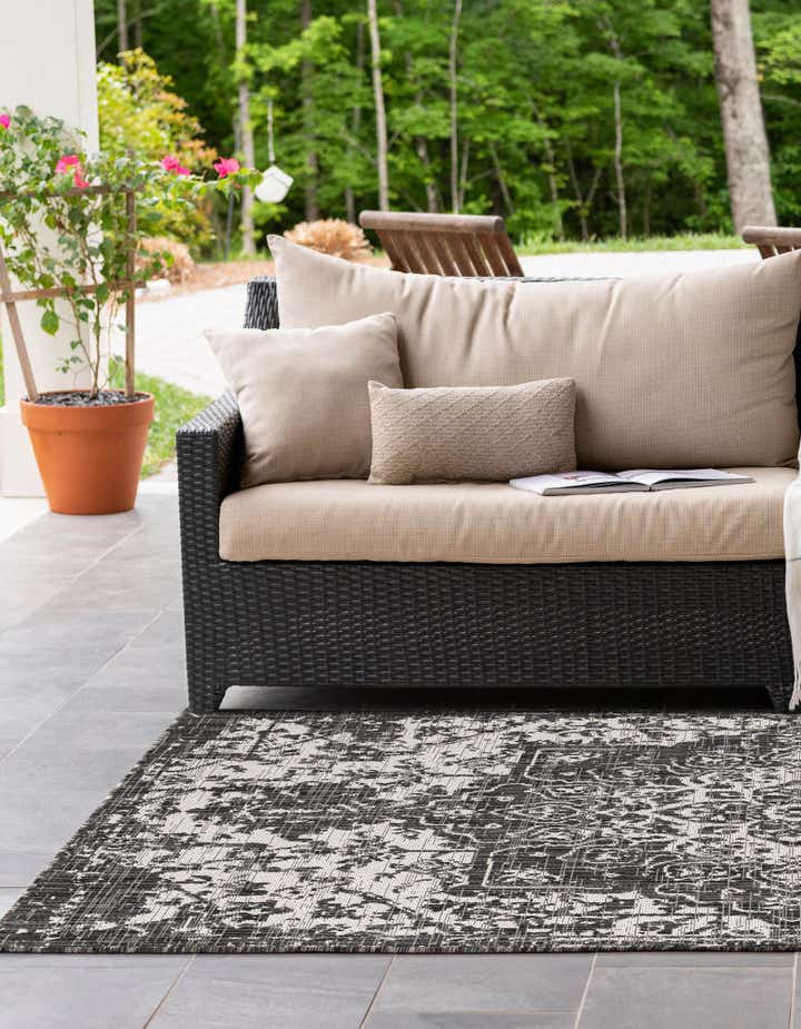 4' x 6' Easy-Clean Jill Zarin Dubai Indoor / Outdoor Rug