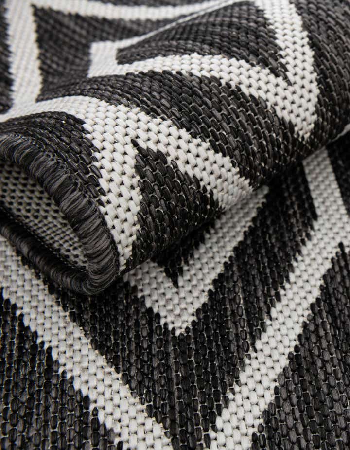 7' x 10' Easy-Clean Jill Zarin Turks and Caicos Indoor / Outdoor Rug