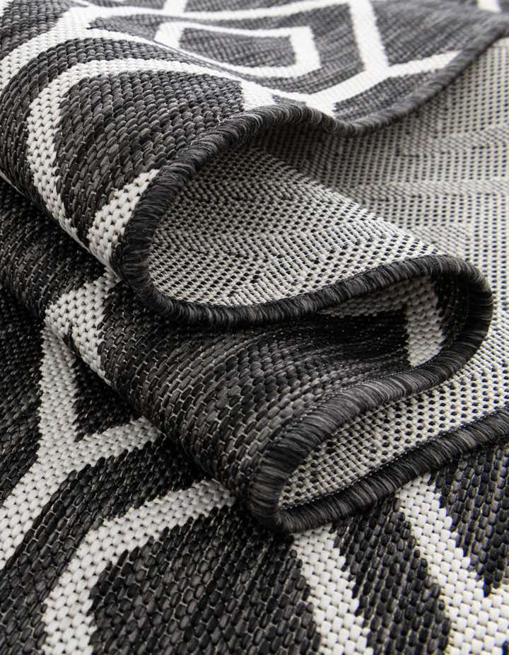 7' x 10' Easy-Clean Jill Zarin Turks and Caicos Indoor / Outdoor Rug