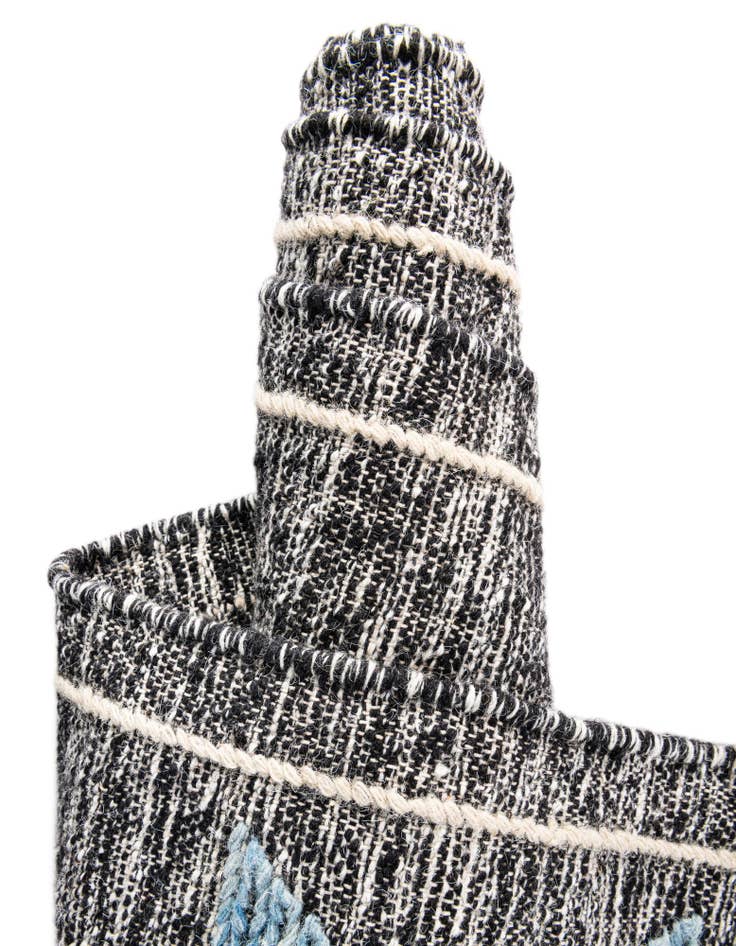 Detail image of 5' 1 x 8' Hand Woven Kilim Wool Rug