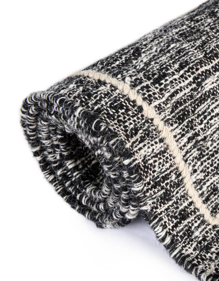 Detail image of 5' 1 x 8' Hand Woven Kilim Wool Rug