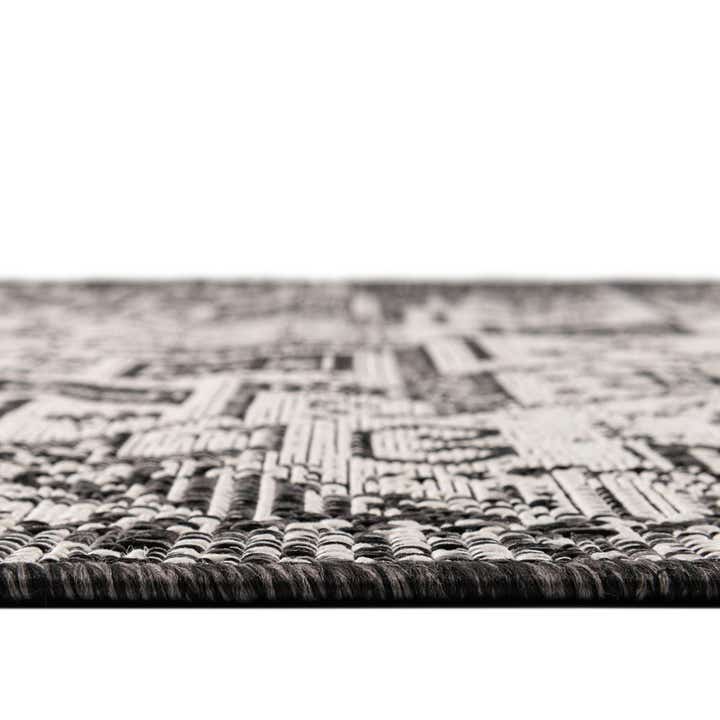 7' 10 x 11' Easy-Clean Aztec Indoor / Outdoor Rug