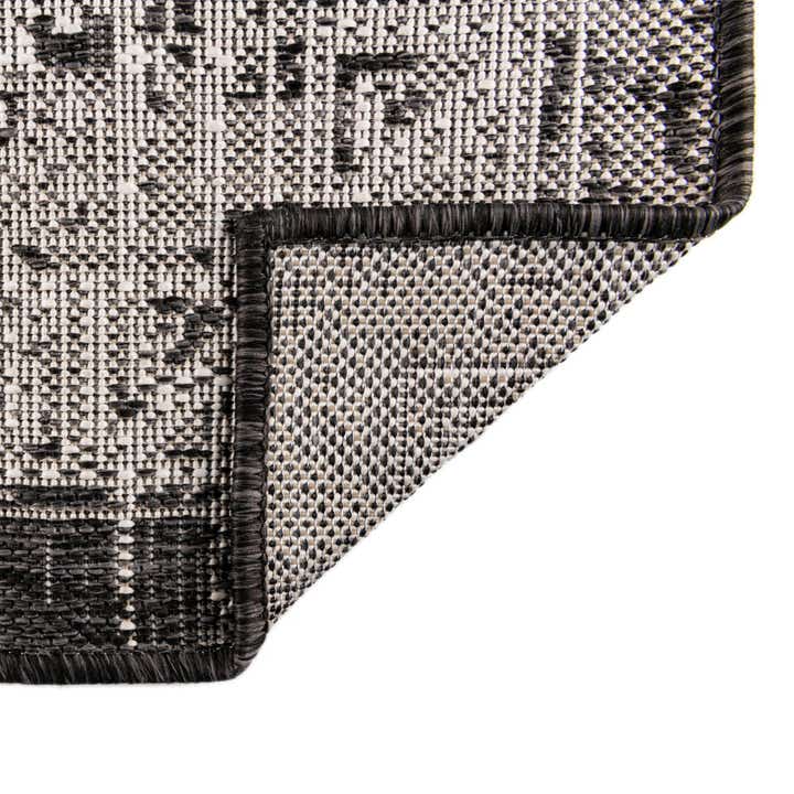 7' 10 x 10' Easy-Clean Aztec Indoor / Outdoor Rug